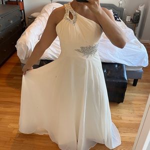 Beautiful one shoulder Ivory Gown size 10